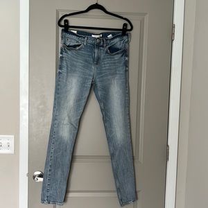 Men's light wash jeans
